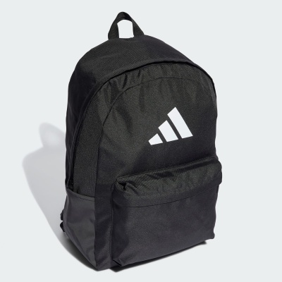 Mochila preta com bolso frontal e logo branco