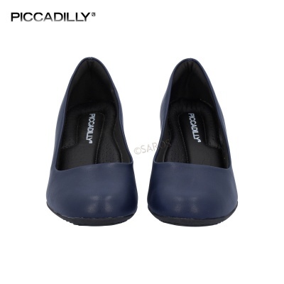Par de sapatos femininos azul escuro da marca PICCADILLY com salto médio