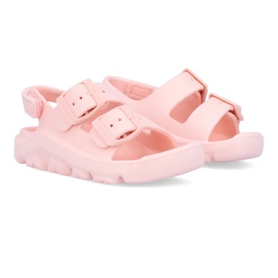 Sandálias cor de rosa com duas fivelas ajustáveis e solas grossas onduladas