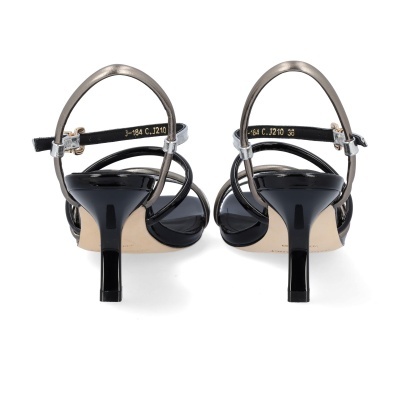 Sandálias pretas de salto médio com tiras metálicas douradas e fivela ajustável