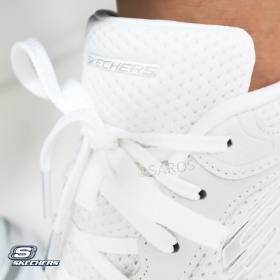 Ténis branco Skechers com malha e couro, atacadores brancos e logótipo Skechers