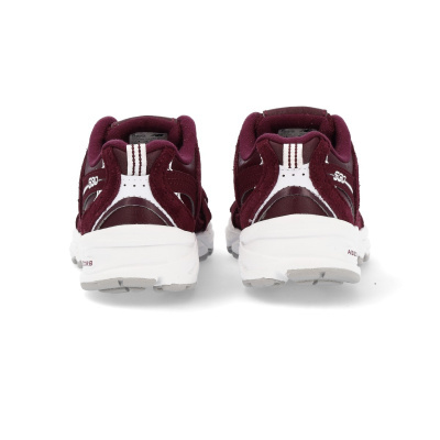 Sapatilhas desportivas New Balance 530 bordeaux e branco vista traseira