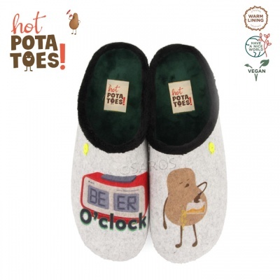 Chinelos cinza claro com interior em pelo verde escuro, desenhos coloridos e texto BEER O'clock