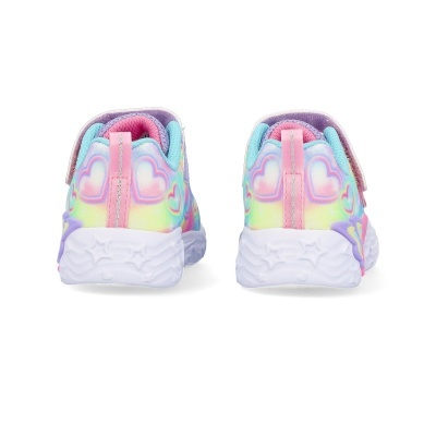 Ténis infantis com corações pastel e solas brancas com estrelas