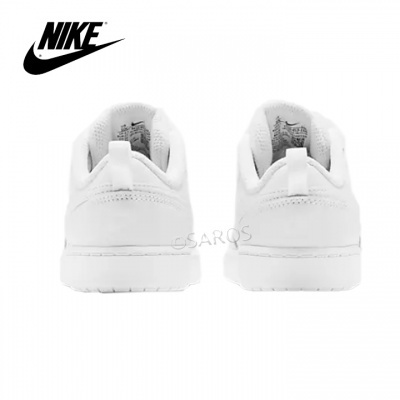 Sapatilhas Nike brancas vistas de trás com sola branca