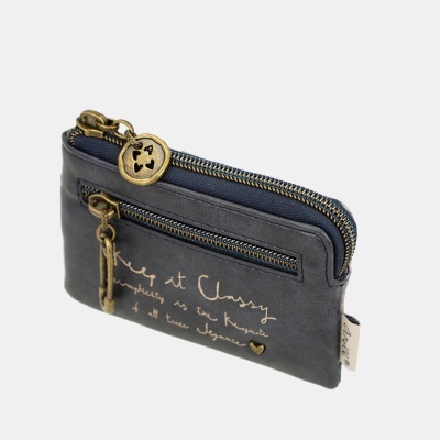 Carteira pequena de pele sintética preta com fecho dourado e pendente em forma de chave