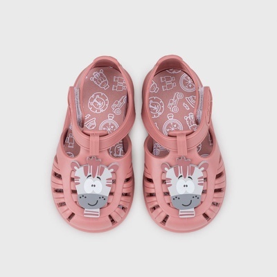 Sandálias infantis rosa com aplique de zebra