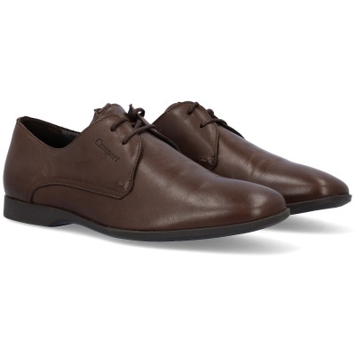 Sapatos masculinos castanhos de couro