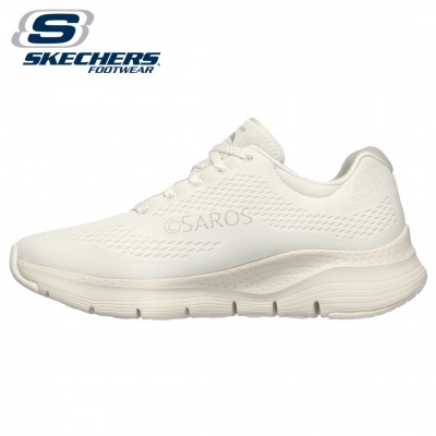 Ténis creme Skechers com tecido respirável e sola flexível