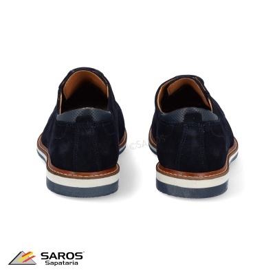 Sapatos masculinos em camurça azul escuro vistos de trás