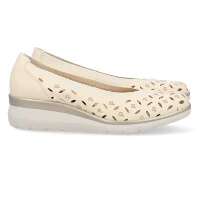 Sapatilhas creme com padrão perfurado e sola branca com faixa prateada