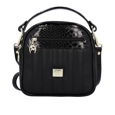 Mala preta de mão com alça e padrão texturizado