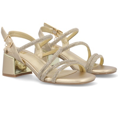 Sandálias douradas de salto médio com tiras brilhantes e fecho de fivela