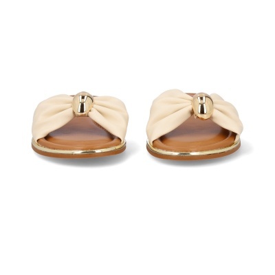 Chinelos femininos bege com detalhe dourado e sola castanha