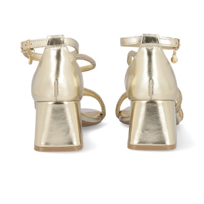 Sandálias douradas de salto médio vistas de trás