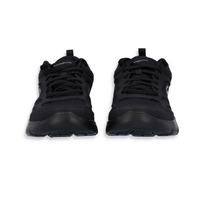 Par de sapatilhas pretas desportivas vista de frente