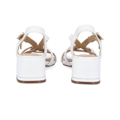 Sandálias brancas de salto quadrado com tiras e fecho em fivela