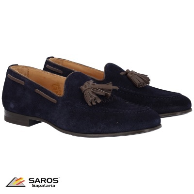 Sapatos mocassim camurça azul escuro com tasséis castanhos