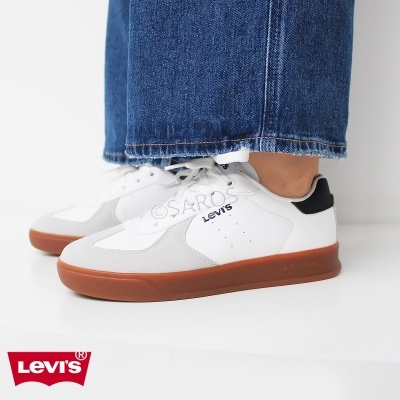 Ténis Levi's brancos com sola castanha e detalhes a cinza e preto