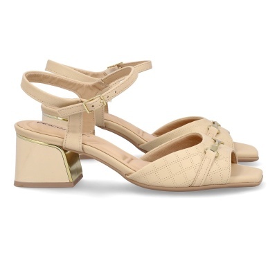 Sandálias de mulher bege com salto quadrado dourado e tiras com fivela