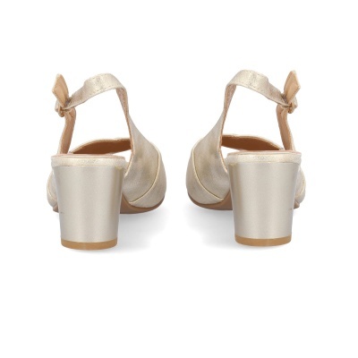 Sapatos de salto médio champanhe com tiras e fivela