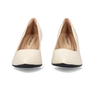 Sapatos tipo bailarina brancos com sola preta marca POCAOLLY