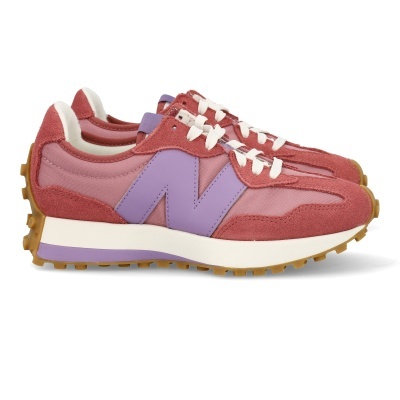 Ténis desportivos cor de rosa com detalhes lilás e sola castanha