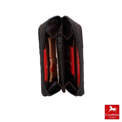 carteira preta de couro Cavalinho Penafiel aberta interior
