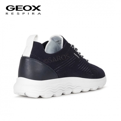 Tênis Geox preto com sola branca e detalhes em couro