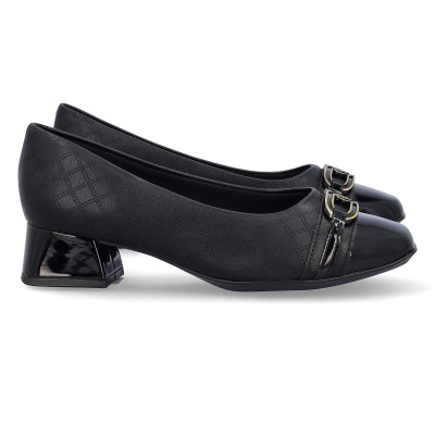 Sapatos pretos com salto médio e detalhes dourados