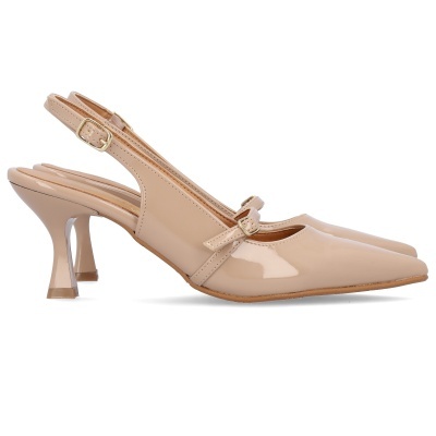 Sapato de senhora bege com salto médio e tira slingback