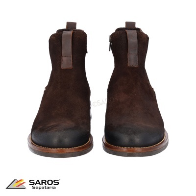 Bota castanha de camurça com sola castanha e detalhe escuro