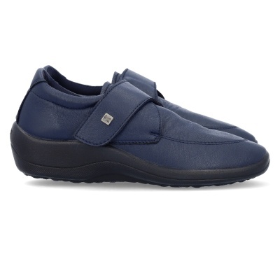 Sapatos masculinos azuis com sola preta e fecho de velcro