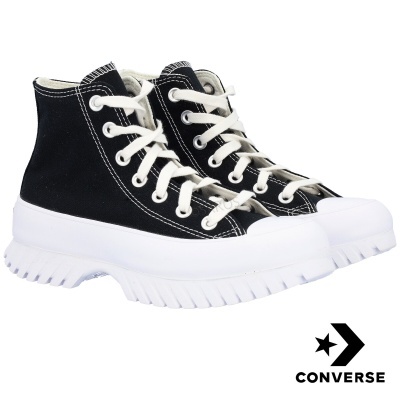 Ténis Converse pretos de cano alto com sola branca grossa