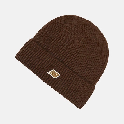 Gorro castanho de malha com logo dourado New Balance
