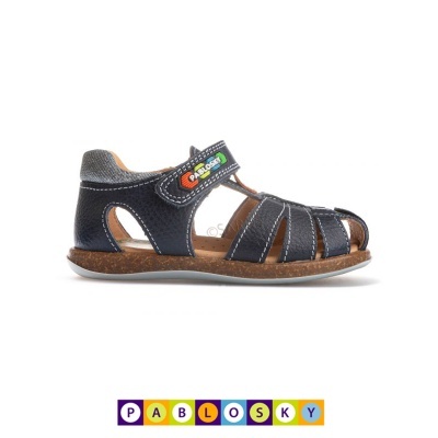 Sandália infantil preta com fecho de velcro e sola castanha