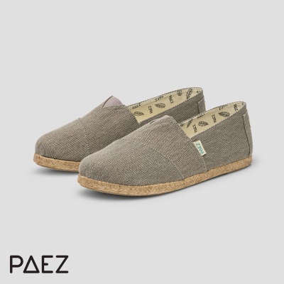 Ténis alpercata cinza riscado com sola castanha e etiqueta PAEZ