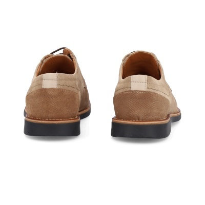 Sapatos castanhos de camurça para homem com sola preta