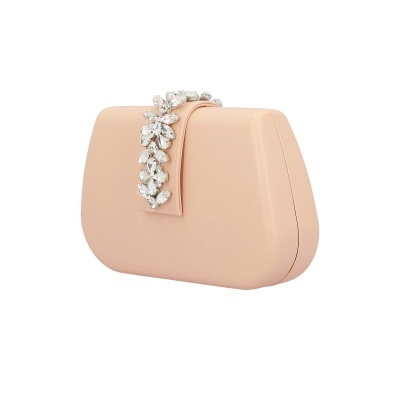 Mala de mão bege claro com aplicação de pedras decorativas