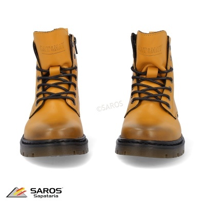 Botas amarelas de couro com atacadores pretos e sola preta