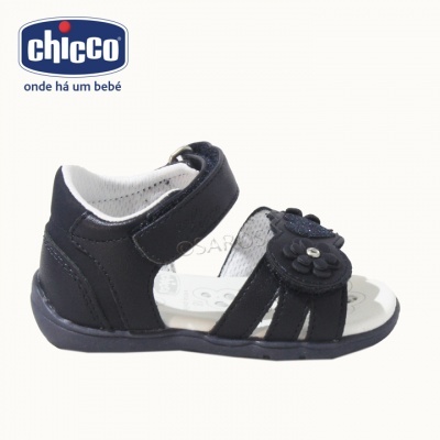 sandalha infantil preta Chicco com flores e fecho de velcro