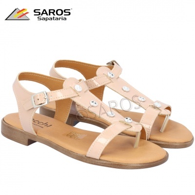 Sandálias femininas bege claro com tiras e detalhes metálicos