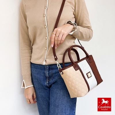 Mala Cavalinho Penafiel creme, branco e castanho com padrão matelassé
