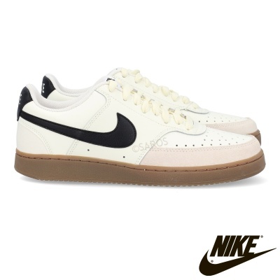 Ténis Nike baixos brancos com logo preto e sola castanha