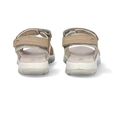 Sandálias bege com tiras ajustáveis vistas por trás