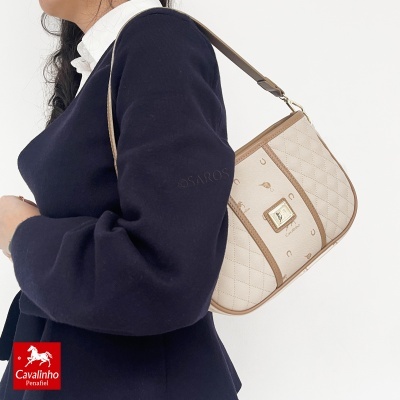 Mala de ombro feminina bege Cavalinho com detalhes castanhos e padrão de cavalos