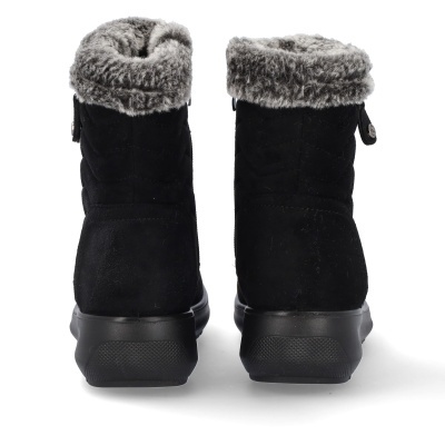 Botas pretas de camurça com pelo sintético cinzento na borda superior