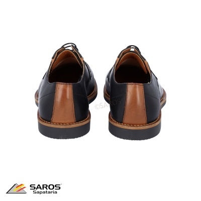 Sapatos de pele preta e castanha vistos atrás com logotipo SAROS Sapataria
