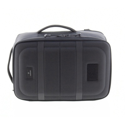 Bolsa preta retangular em tecido resistente com alça superior acolchoada