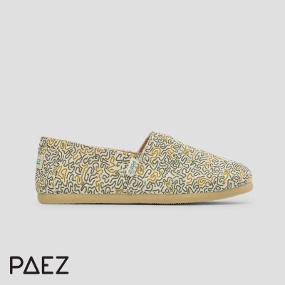 Mocassim PAEZ bege com padrão gráfico abstrato colorido e sola clara